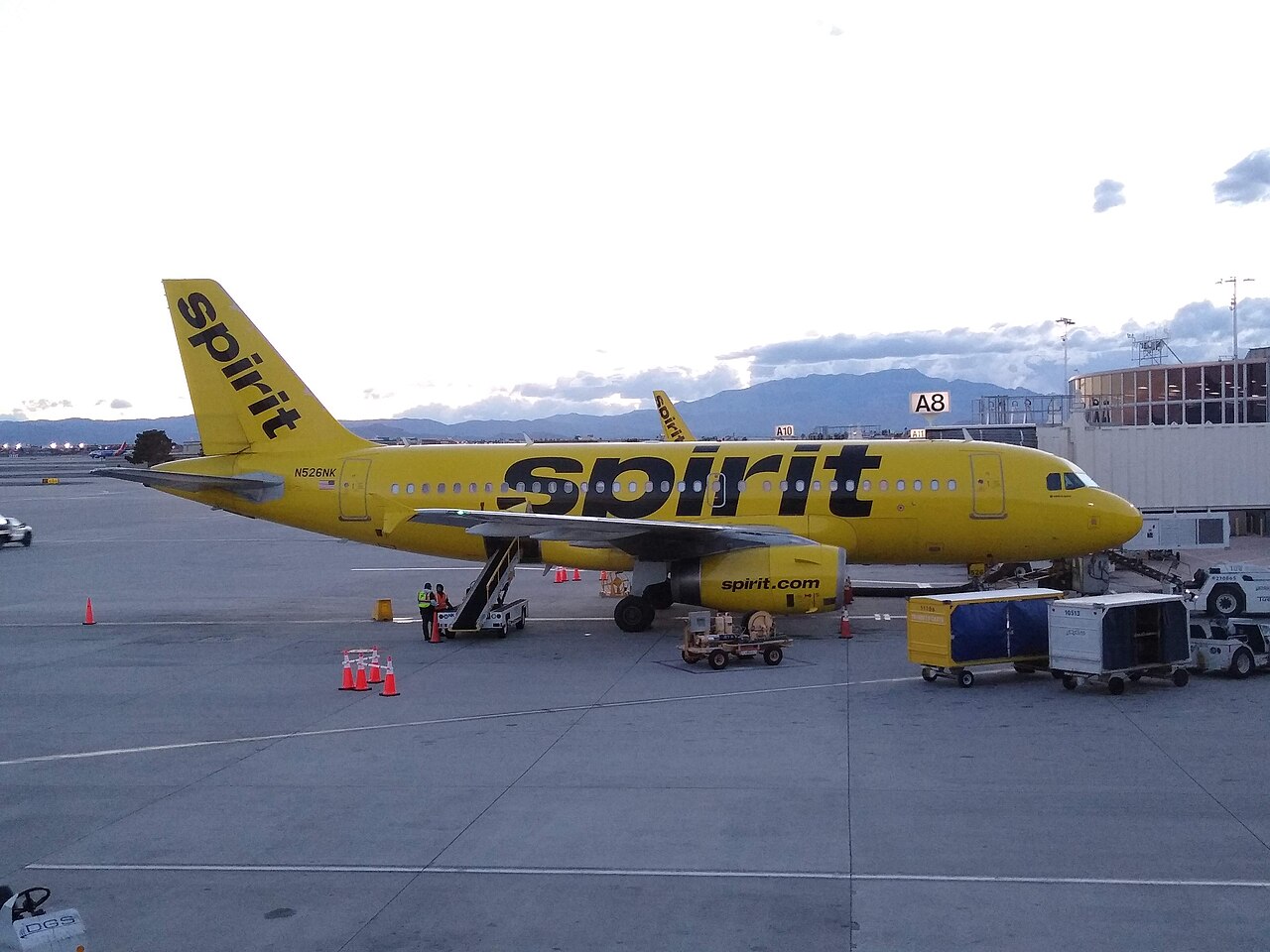 Žuti Spirit Airlines avion na aerodromu u Las Vegasu